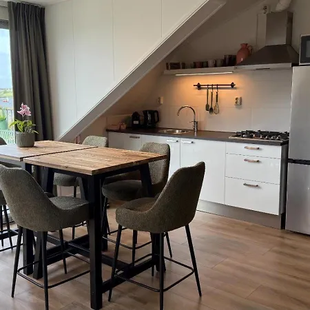 De Toerist Thuis Bij De Sluis